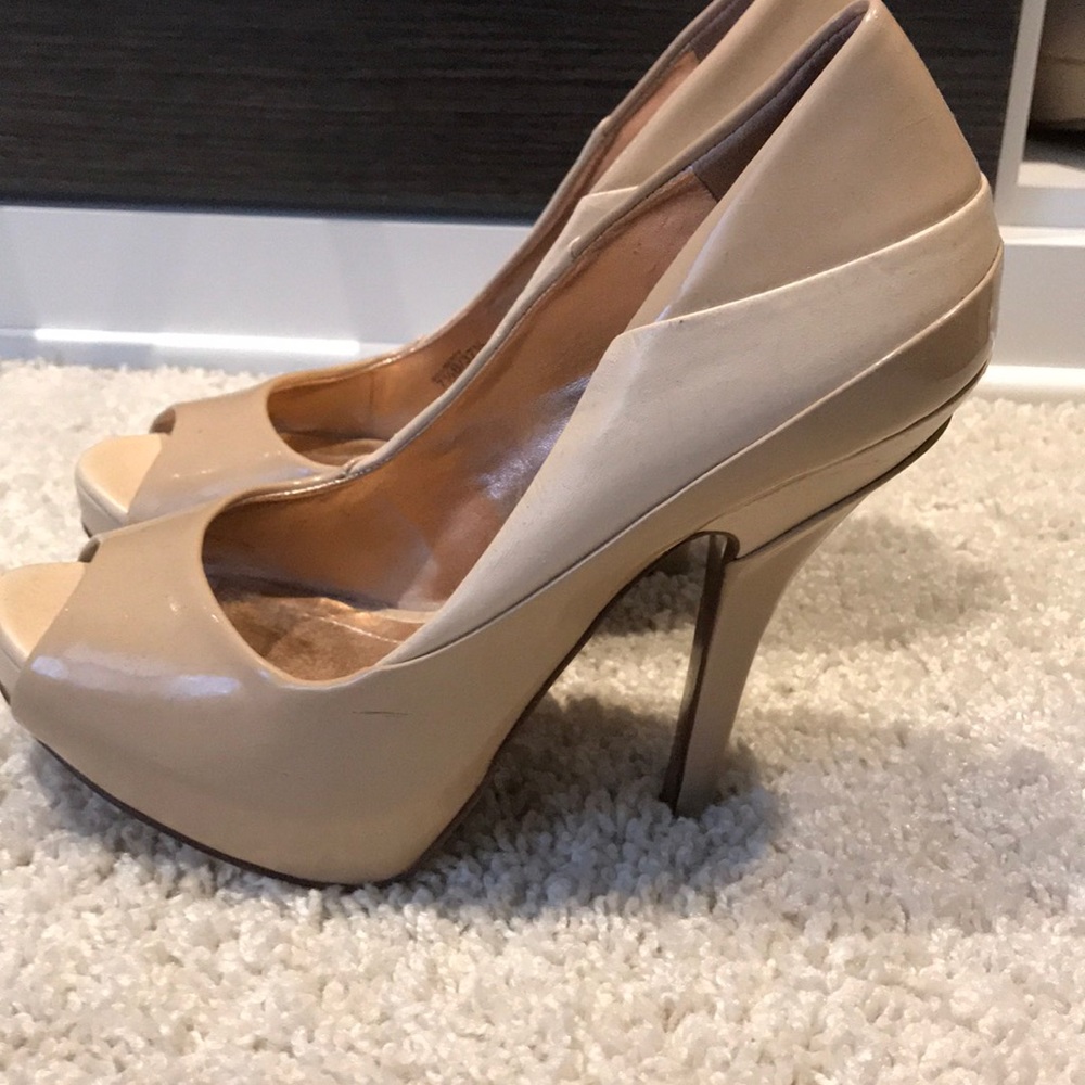 BCBG women’s open toed pump. Size 7.5